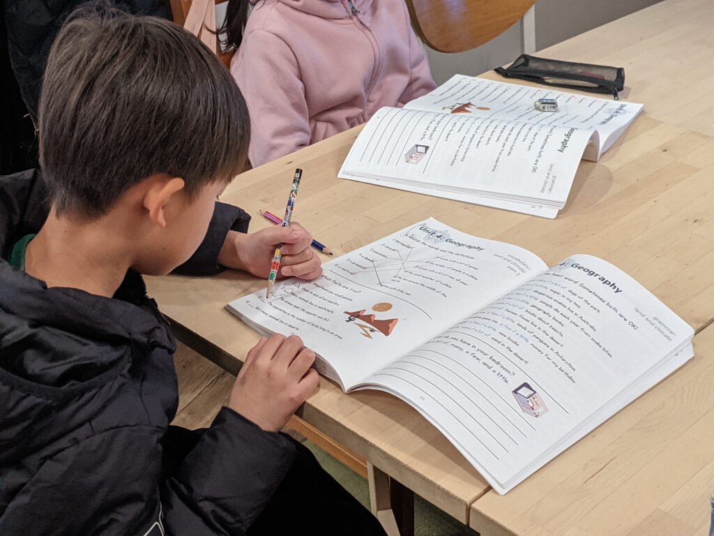 「英語を学ぶ」から「英語で学ぶ」レベルを目指す。アメリカ人女性がオーナーの英会話スクール。CLIL、Flipped Classroom（反転レッスン）を東北でいち早く導入