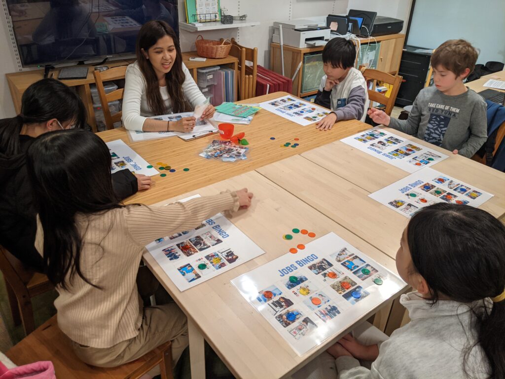 「英語を学ぶ」から「英語で学ぶ」レベルを目指す。アメリカ人女性がオーナーの英会話スクール。CLIL、Flipped Classroom（反転レッスン）を東北でいち早く導入