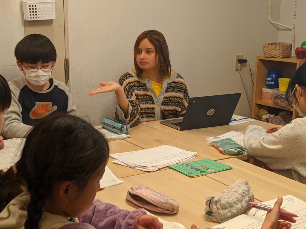 長町校 IP4クラスの様子 1 「英語を学ぶ」から「英語で学ぶ」レベルを目指す。アメリカ人女性がオーナーの英会話スクール。CLIL、Flipped Classroom(反転レッスン)を東北でいち早く導入