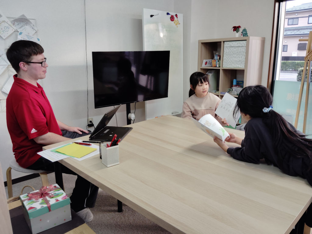 「英語を学ぶ」から「英語で学ぶ」レベルを目指す。アメリカ人女性がオーナーの英会話スクール。CLIL、Flipped Classroom（反転レッスン）を東北でいち早く導入