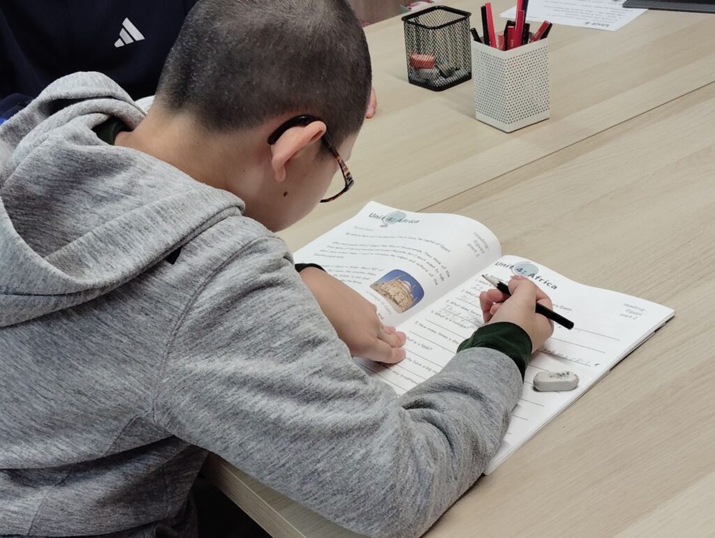 「英語を学ぶ」から「英語で学ぶ」レベルを目指す。アメリカ人女性がオーナーの英会話スクール。CLIL、Flipped Classroom（反転レッスン）を東北でいち早く導入