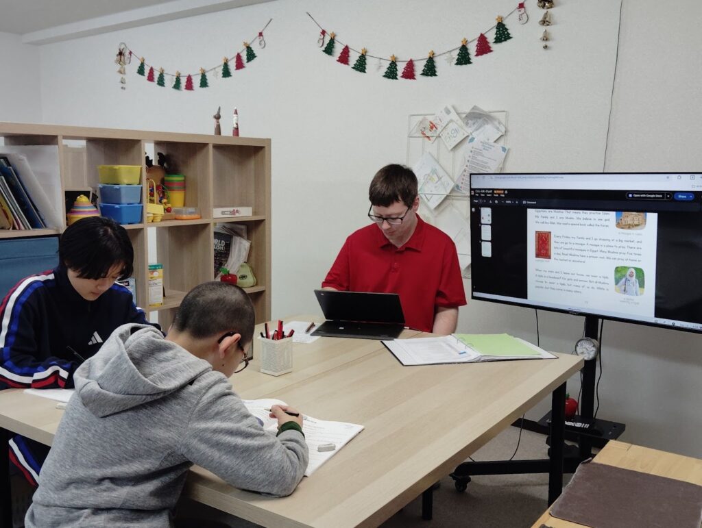 「英語を学ぶ」から「英語で学ぶ」レベルを目指す。アメリカ人女性がオーナーの英会話スクール。CLIL、Flipped Classroom（反転レッスン）を東北でいち早く導入