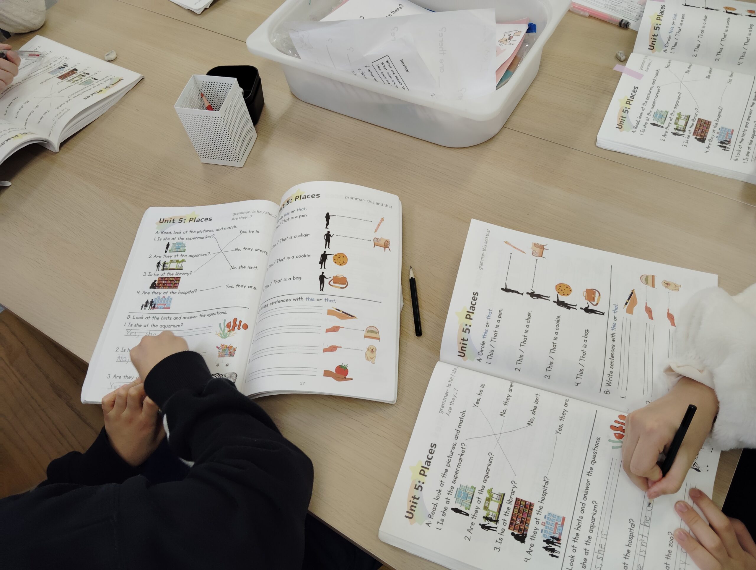 上杉校IP1クラスの様子 3 「英語を学ぶ」から「英語で学ぶ」レベルを目指す。アメリカ人女性がオーナーの英会話スクール。CLIL、Flipped Classroom(反転レッスン)を東北でいち早く導入