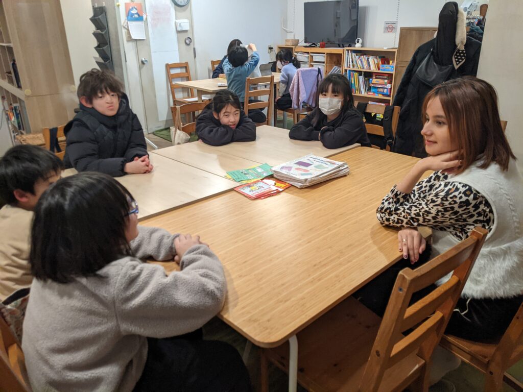 「英語を学ぶ」から「英語で学ぶ」レベルを目指す。アメリカ人女性がオーナーの英会話スクール。CLIL、Flipped Classroom（反転レッスン）を東北でいち早く導入