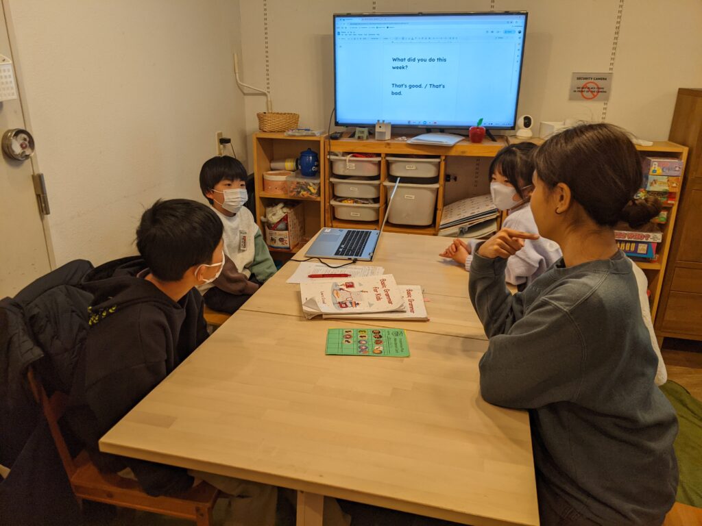 「英語を学ぶ」から「英語で学ぶ」レベルを目指す。アメリカ人女性がオーナーの英会話スクール。CLIL、Flipped Classroom（反転レッスン）を東北でいち早く導入