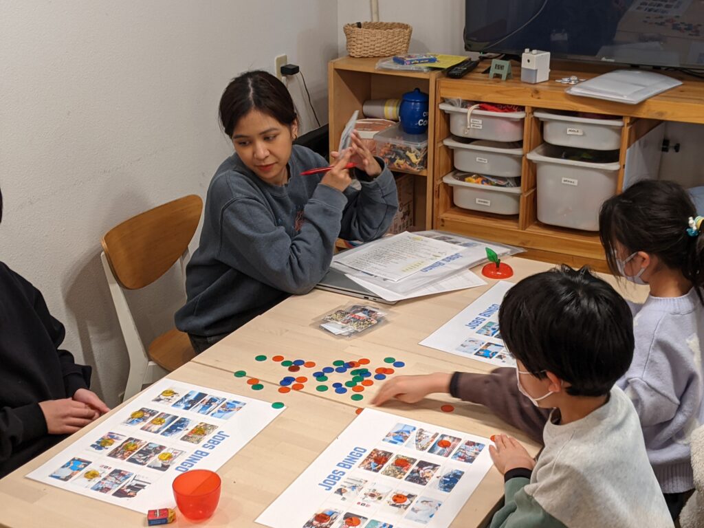 「英語を学ぶ」から「英語で学ぶ」レベルを目指す。アメリカ人女性がオーナーの英会話スクール。CLIL、Flipped Classroom（反転レッスン）を東北でいち早く導入