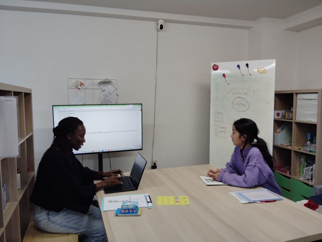 「英語を学ぶ」から「英語で学ぶ」レベルを目指す。アメリカ人女性がオーナーの英会話スクール。CLIL、Flipped Classroom（反転レッスン）を東北でいち早く導入