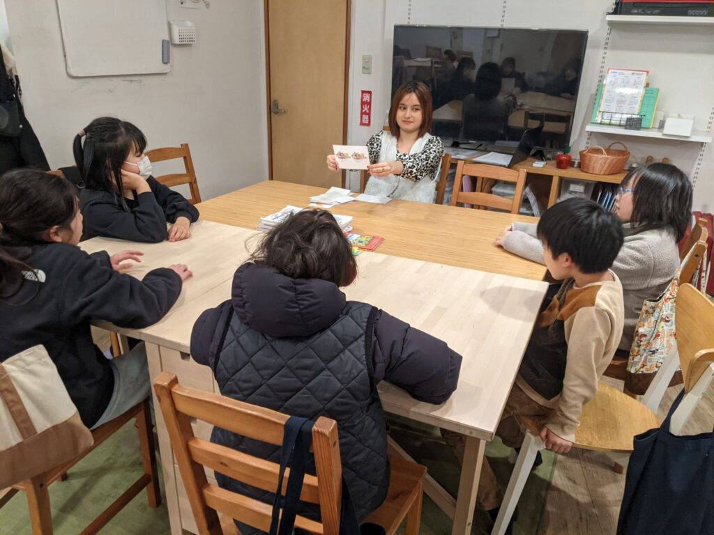 「英語を学ぶ」から「英語で学ぶ」レベルを目指す。アメリカ人女性がオーナーの英会話スクール。CLIL、Flipped Classroom（反転レッスン）を東北でいち早く導入