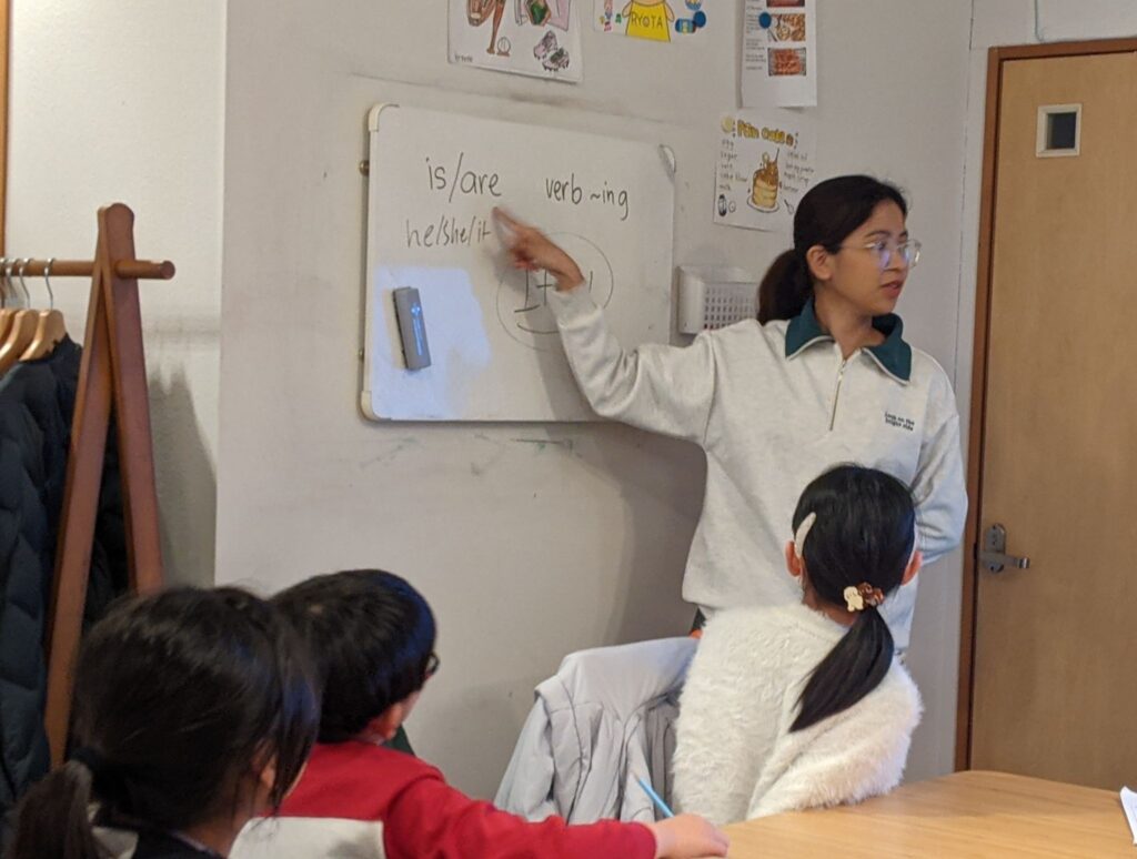 「英語を学ぶ」から「英語で学ぶ」レベルを目指す。アメリカ人女性がオーナーの英会話スクール。CLIL、Flipped Classroom（反転レッスン）を東北でいち早く導入