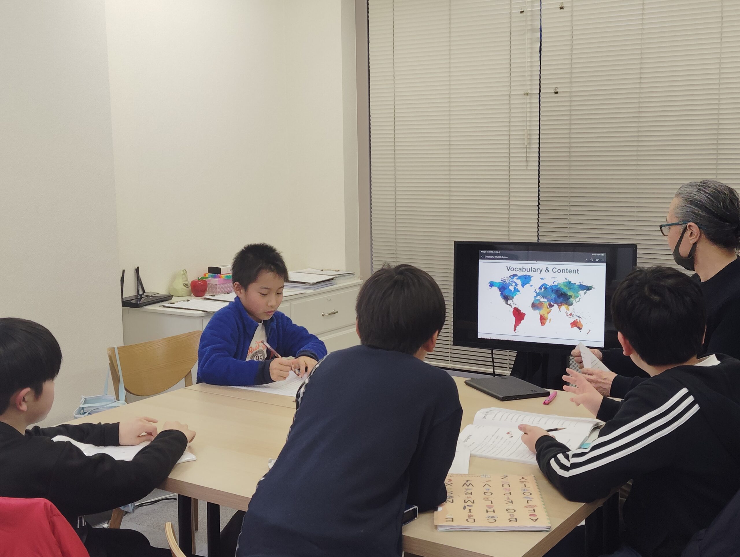 「英語を学ぶ」から「英語で学ぶ」レベルを目指す。アメリカ人女性がオーナーの英会話スクール。CLIL、Flipped Classroom（反転レッスン）を東北でいち早く導入