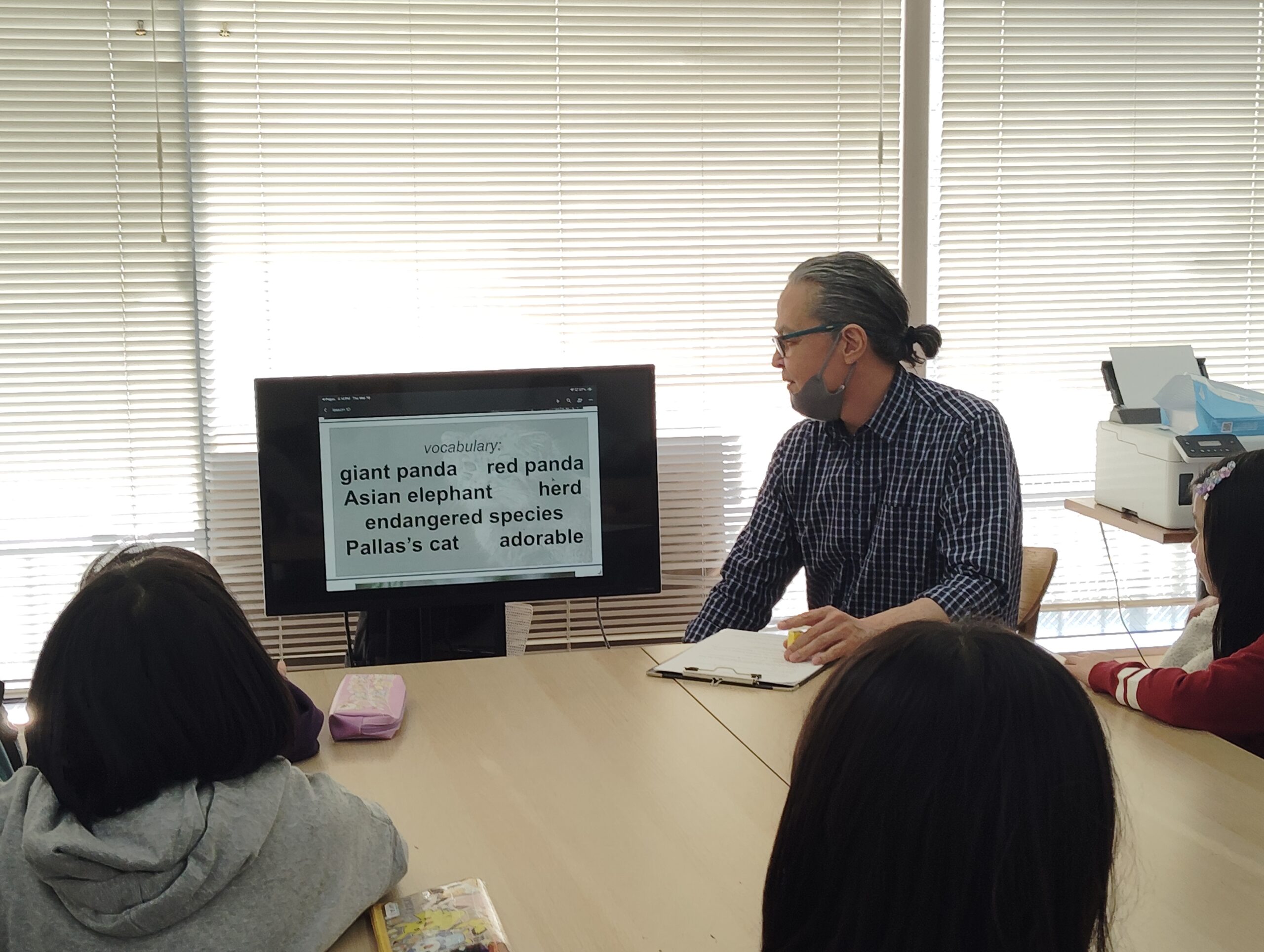 上杉校IP3 Primeクラスの様子 2 「英語を学ぶ」から「英語で学ぶ」レベルを目指す。アメリカ人女性がオーナーの英会話スクール。CLIL、Flipped Classroom(反転レッスン)を東北でいち早く導入