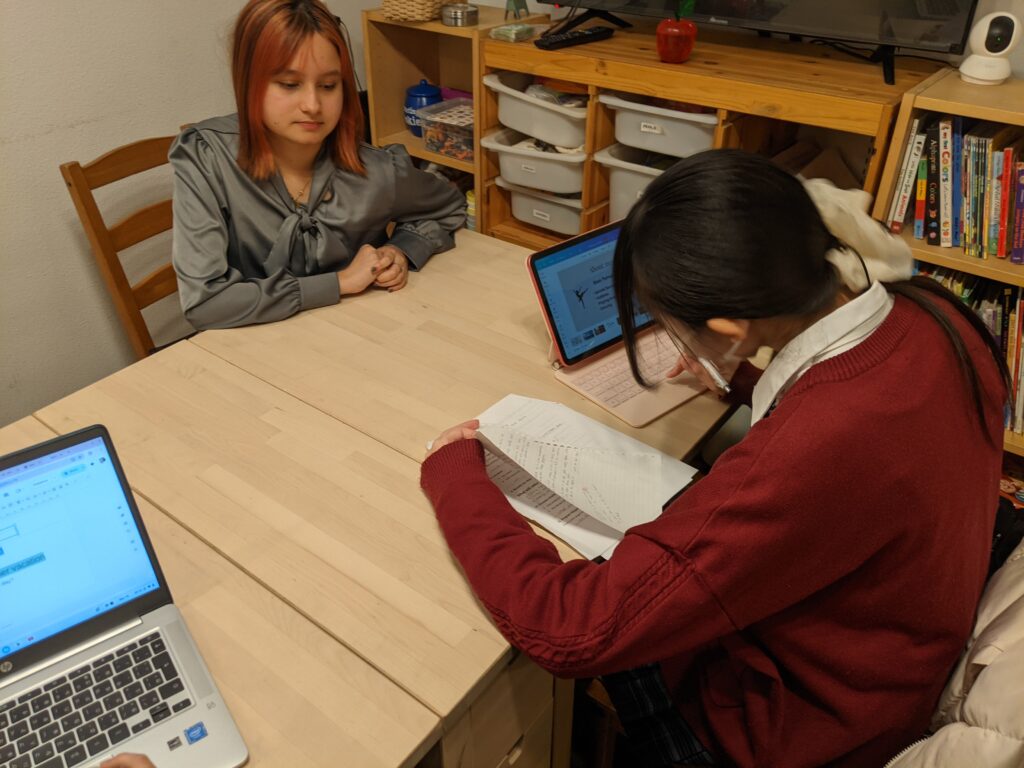 長町校IPJH6 クラスの様子 1 「英語を学ぶ」から「英語で学ぶ」レベルを目指す。アメリカ人女性がオーナーの英会話スクール。CLIL、Flipped Classroom(反転レッスン)を東北でいち早く導入