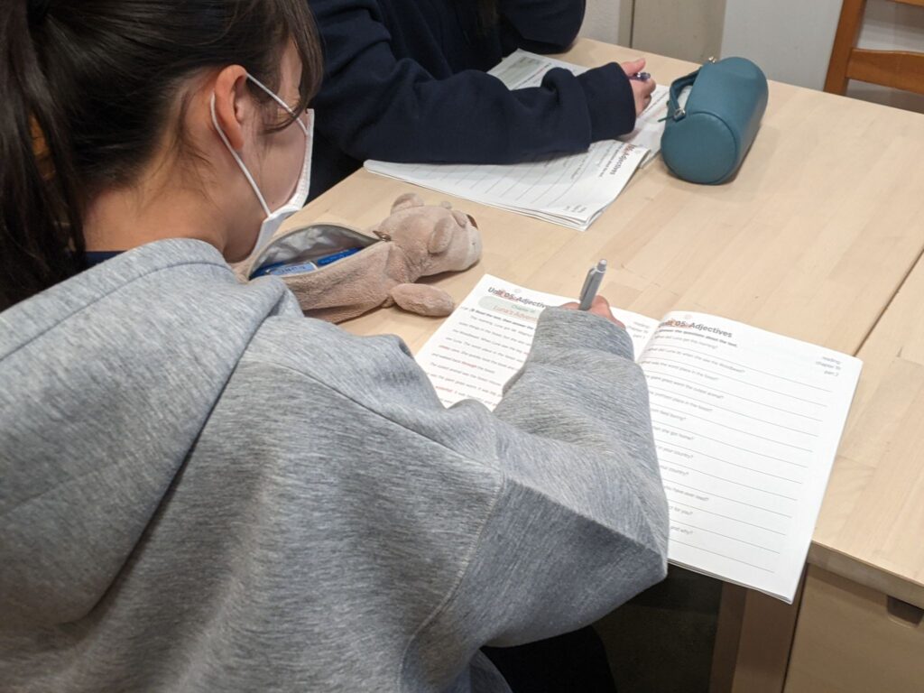 「英語を学ぶ」から「英語で学ぶ」レベルを目指す。アメリカ人女性がオーナーの英会話スクール。CLIL、Flipped Classroom（反転レッスン）を東北でいち早く導入