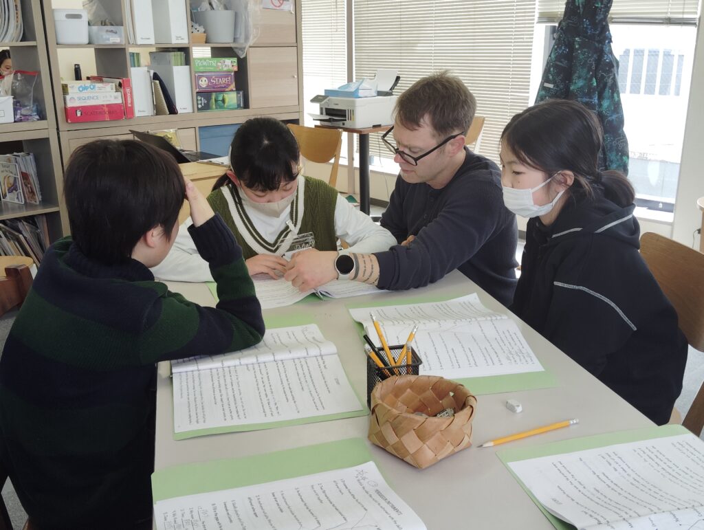 「英語を学ぶ」から「英語で学ぶ」レベルを目指す。アメリカ人女性がオーナーの英会話スクール。CLIL、Flipped Classroom（反転レッスン）を東北でいち早く導入