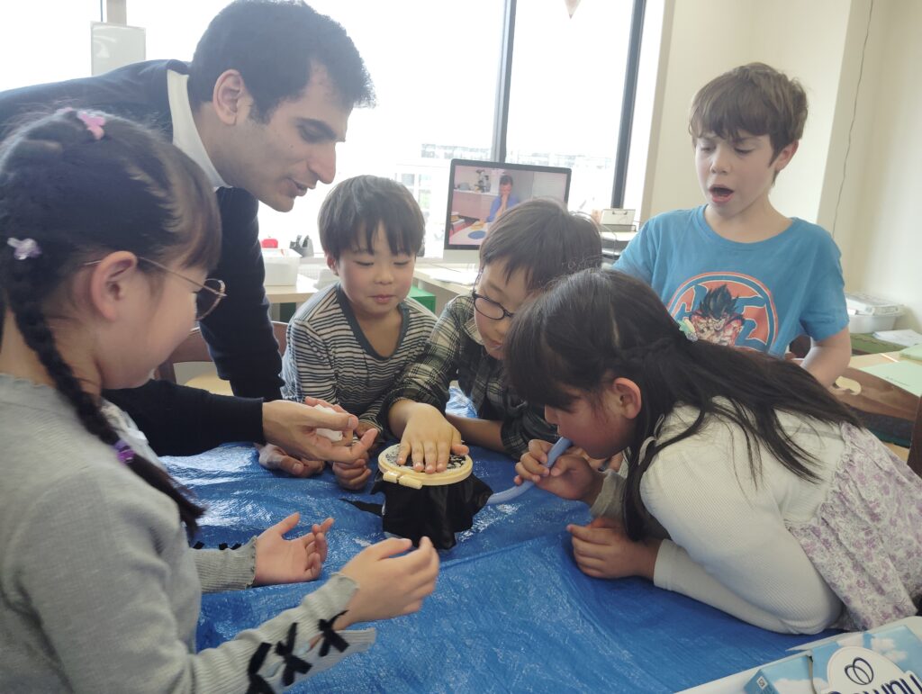 「英語を学ぶ」から「英語で学ぶ」レベルを目指す。アメリカ人女性がオーナーの英会話スクール。CLIL、Flipped Classroom（反転レッスン）を東北でいち早く導入