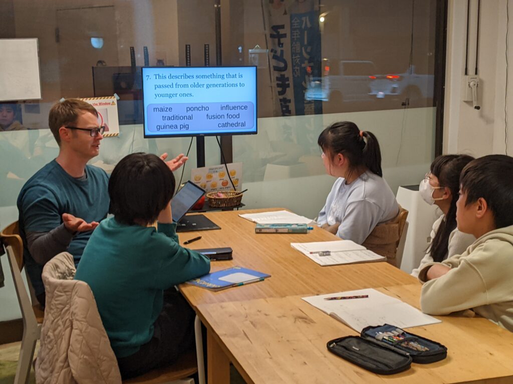 「英語を学ぶ」から「英語で学ぶ」レベルを目指す。アメリカ人女性がオーナーの英会話スクール。CLIL、Flipped Classroom（反転レッスン）を東北でいち早く導入