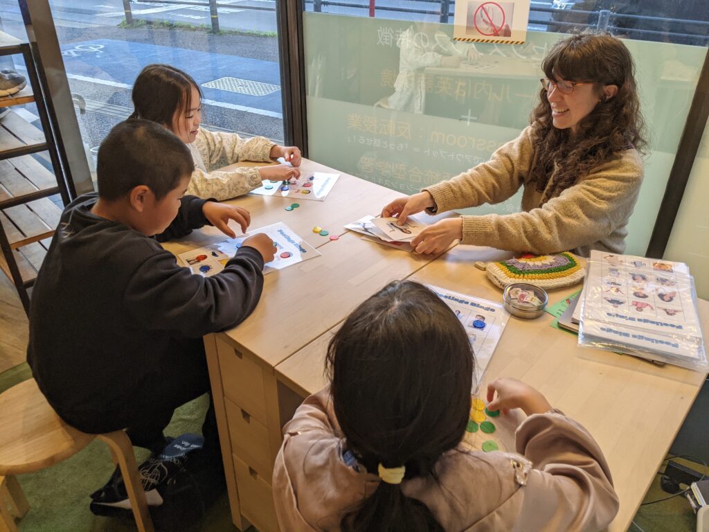 「英語を学ぶ」から「英語で学ぶ」レベルを目指す。アメリカ人女性がオーナーの英会話スクール。CLIL、Flipped Classroom（反転レッスン）を東北でいち早く導入