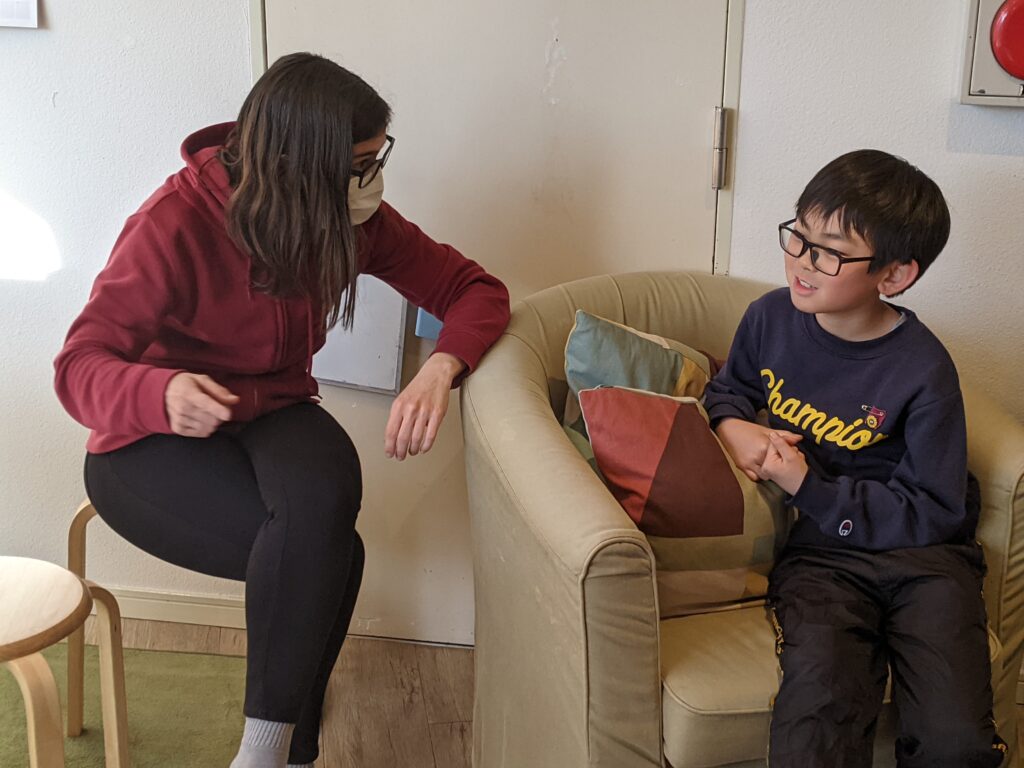 英語スピーチコンテストで活躍されている生徒様へインタビュー:英語で広がる将来の可能性 1 「英語を学ぶ」から「英語で学ぶ」レベルを目指す。アメリカ人女性がオーナーの英会話スクール。CLIL、Flipped Classroom(反転レッスン)を東北でいち早く導入