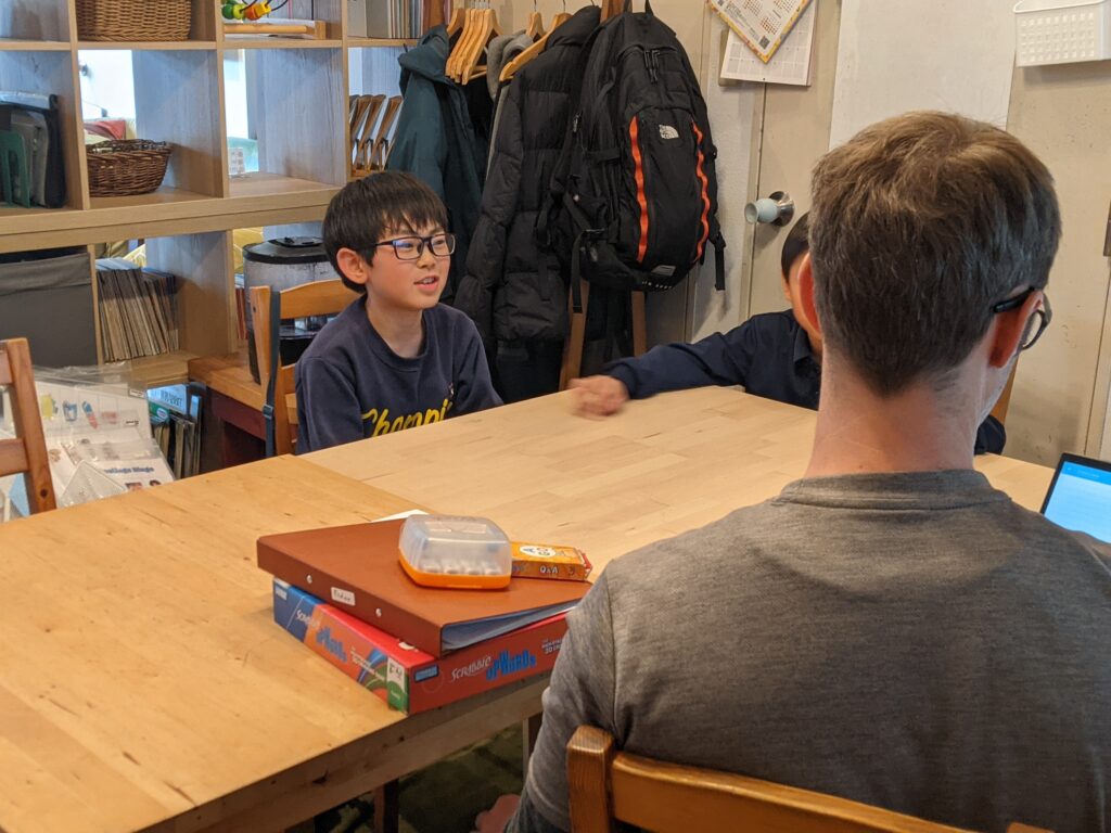 英語スピーチコンテストで活躍されている生徒様へインタビュー:英語で広がる将来の可能性 2 「英語を学ぶ」から「英語で学ぶ」レベルを目指す。アメリカ人女性がオーナーの英会話スクール。CLIL、Flipped Classroom(反転レッスン)を東北でいち早く導入