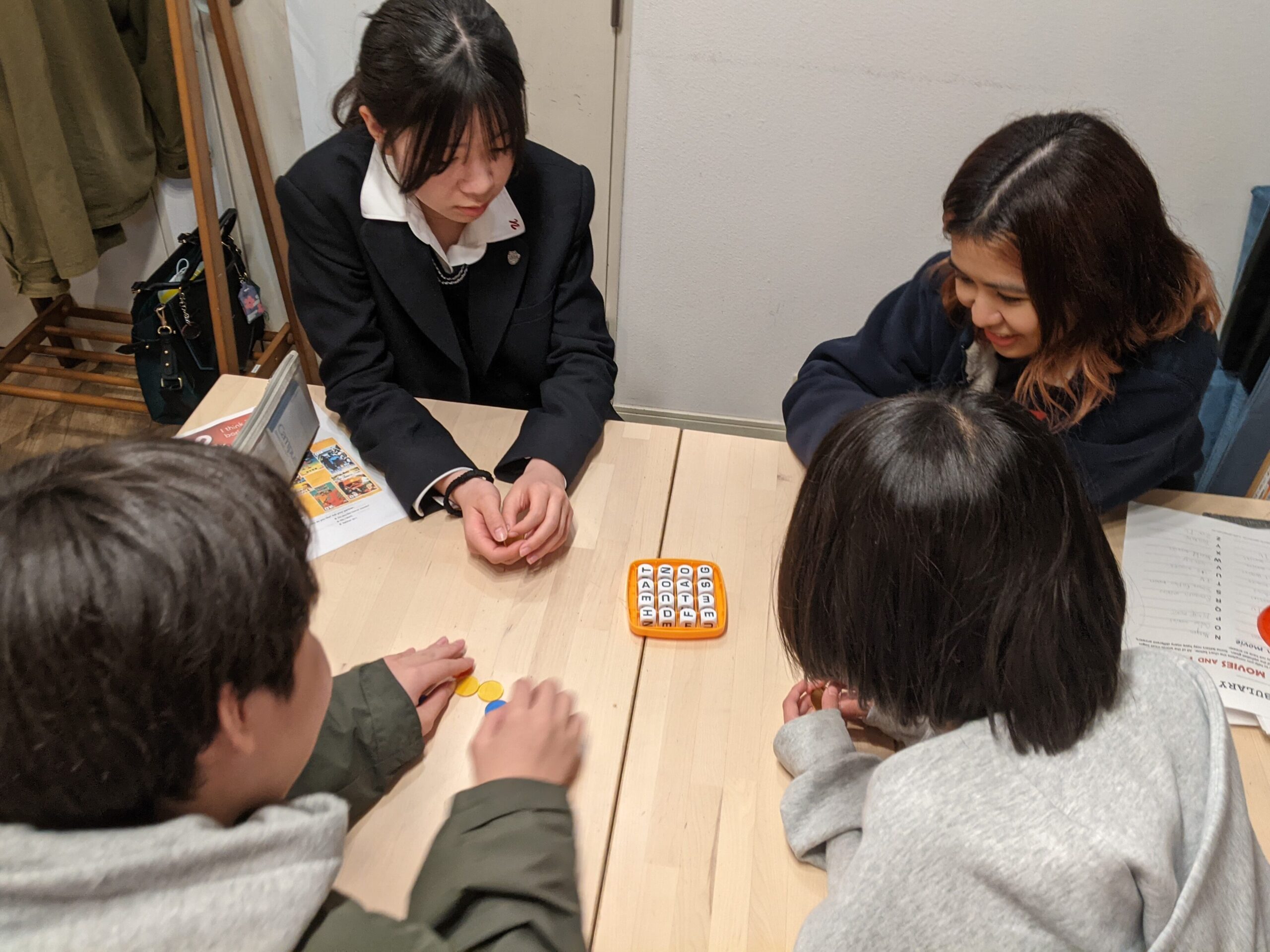 「英語を学ぶ」から「英語で学ぶ」レベルを目指す。アメリカ人女性がオーナーの英会話スクール。CLIL、Flipped Classroom（反転レッスン）を東北でいち早く導入