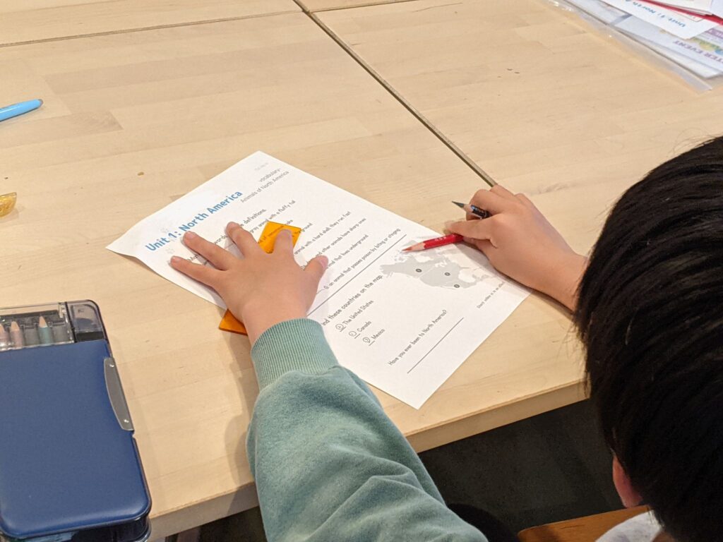 「英語を学ぶ」から「英語で学ぶ」レベルを目指す。アメリカ人女性がオーナーの英会話スクール。CLIL、Flipped Classroom（反転レッスン）を東北でいち早く導入